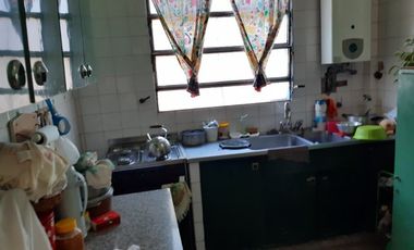 Casa con Departamento en venta en Burzaco Este