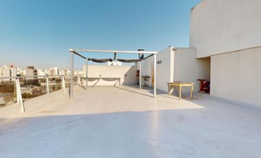 Departamento de dos dormitorios con terraza privada en venta