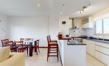 Departamento de dos dormitorios con terraza privada en venta