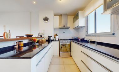Departamento de dos dormitorios con terraza privada en venta