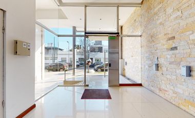 Departamento de dos dormitorios con terraza privada en venta