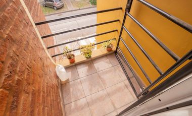 VENTA DUPLEX 4AMB COCHERA Y PATIO. TEMPERLEY