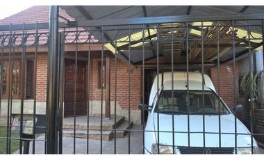 Chalet 5 ambientes en barrio parqueBosqueAlegre. Toma menor valor