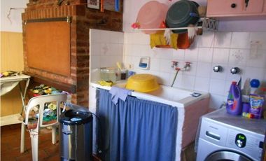 Chalet 5 ambientes en barrio parqueBosqueAlegre. Toma menor valor