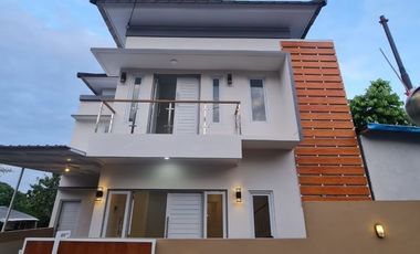RUMAH BARU 2 LANTAI, SIAP HUNI, DEKAT KAMPUS UDAYANA DI JIMBARAN