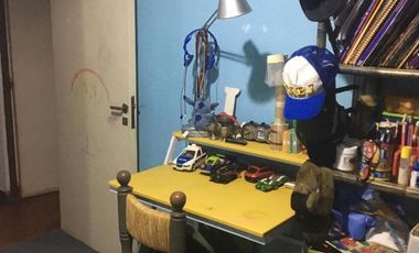 Departamento ubicado sobre la Avenida Tomás Espora.