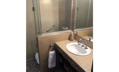 Casa reciclada 4 dormitorios y amplio quincho zona Parque Luro