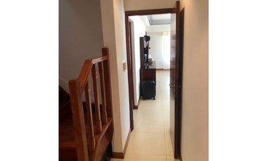 Casa reciclada 4 dormitorios y amplio quincho zona Parque Luro