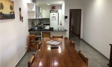 Casa reciclada 4 dormitorios y amplio quincho zona Parque Luro