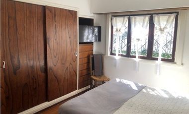 Casa reciclada 4 dormitorios y amplio quincho zona Parque Luro