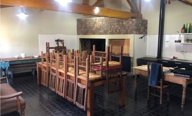 Casa reciclada 4 dormitorios y amplio quincho zona Parque Luro