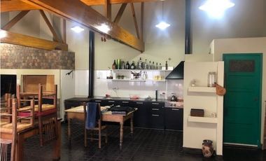 Casa reciclada 4 dormitorios y amplio quincho zona Parque Luro
