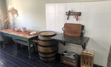 Casa reciclada 4 dormitorios y amplio quincho zona Parque Luro