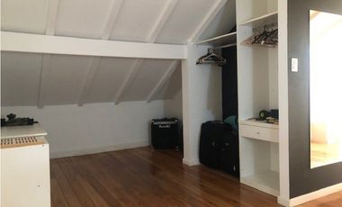 Casa reciclada 4 dormitorios y amplio quincho zona Parque Luro
