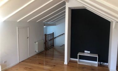 Casa reciclada 4 dormitorios y amplio quincho zona Parque Luro