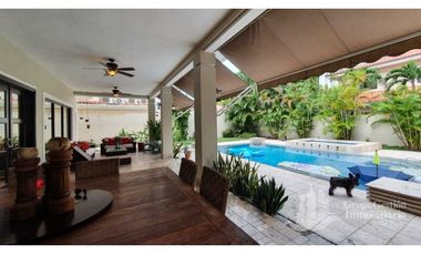 VENDO CASA DE 650M2 CONSTRUCCION CON PISCINA EN COSTA DEL ESTE