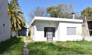 CASA EN LOTE A DOS CUADRAS DEL PARQUE GOLF