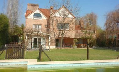 Venta casa estilo clasica 3 dormitorios Santa Maria de Tigre