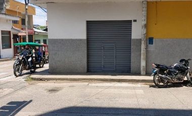 Esta casa antigua está en venta. O la compras tú, o ya sabes quién lo hará. Y créeme, no querrás competir con ellos por esta ubicación privilegiada.