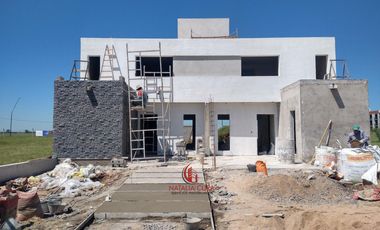 Hermoso Duplex Ubicado en COLINAS DE MANANTIALES