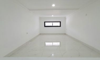 Beautiful in White.... Rumah 100% baru, modern minimalis, di cluster Gading Pandawa, Kelapa Gading