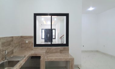 Beautiful in White.... Rumah 100% baru, modern minimalis, di cluster Gading Pandawa, Kelapa Gading