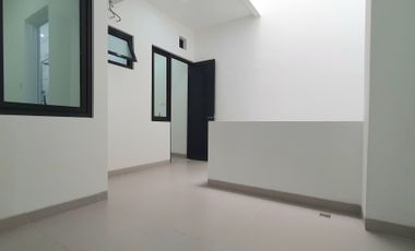 Beautiful in White.... Rumah 100% baru, modern minimalis, di cluster Gading Pandawa, Kelapa Gading