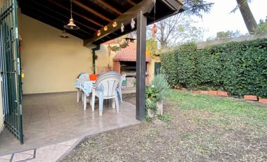 Casa de 3 AMBIENTES ubicada a 300 metros de la  estación de trenes.