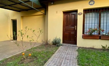 Casa de 3 AMBIENTES ubicada a 300 metros de la  estación de trenes.