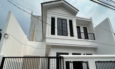 Disewakan Rumah Baru 2 lantai siap Huni di Utan Kayu, Jakarta Timur