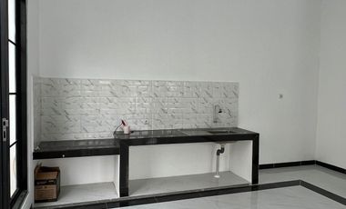 Disewakan Rumah Baru 2 lantai siap Huni di Utan Kayu, Jakarta Timur