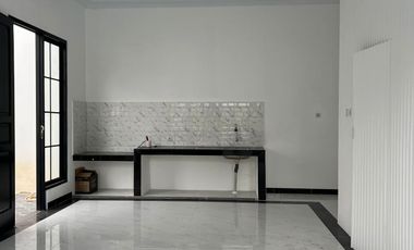 Disewakan Rumah Baru 2 lantai siap Huni di Utan Kayu, Jakarta Timur