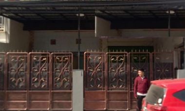 Disewakan Rumah SHM Bangunan 2 Lantai di Rungkut Menanggal