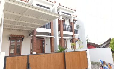RUMAH 2 LANTAI ETNIC LANGKA DI YOGYAKARTA SIAP HUNI