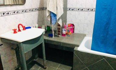 CASA DE 3 AMBIENTES A RECICLAR EN VENTA - MORON SUR