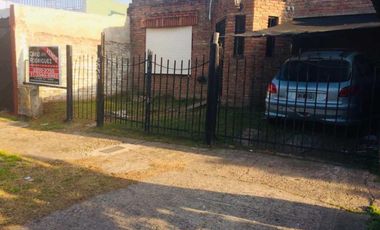 CASA DE 3 AMBIENTES A RECICLAR EN VENTA - MORON SUR