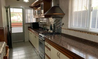 Chalet en venta en Bernal Oeste