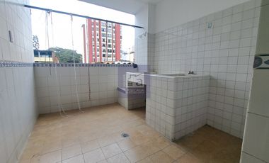 COD. 5921 - SE ARRIENDA APARTAMENTO - BARRIO: CENTRO
