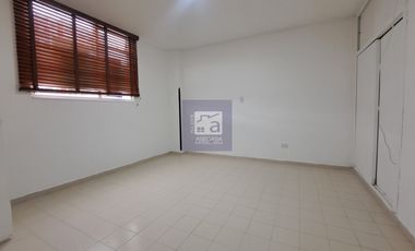 COD. 5921 - SE ARRIENDA APARTAMENTO - BARRIO: CENTRO