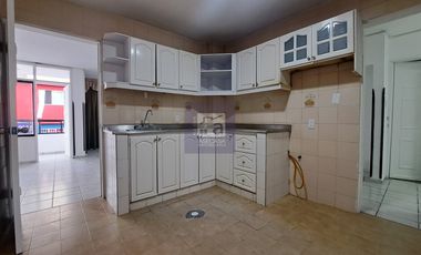 COD. 5921 - SE ARRIENDA APARTAMENTO - BARRIO: CENTRO