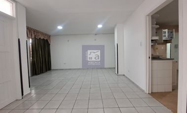 COD. 5921 - SE ARRIENDA APARTAMENTO - BARRIO: CENTRO