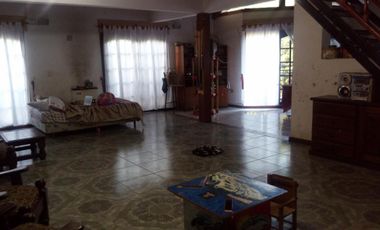 Importante vivienda de dos plantas con local, zona céntrica de Ingeniero Allan, Florencio Varela