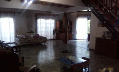 Importante vivienda de dos plantas con local, zona céntrica de Ingeniero Allan, Florencio Varela