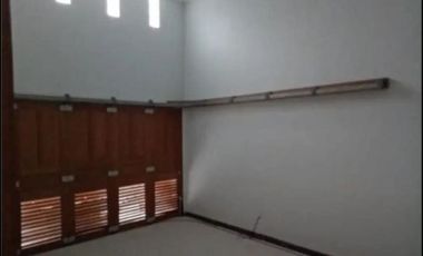 RUMAH MEWAH JEMURSARI STRATEGIS SIAP HUNI