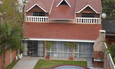 IMPECABLE CHALET CON PISCINA - ALEJANDRO KORN