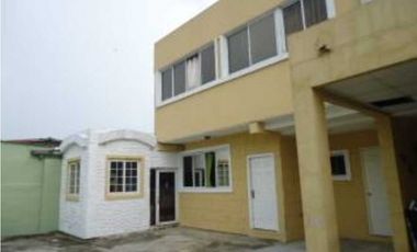 SE ALQUILA Y/O VENDE CASA 3 REC VACIA EN LAS ACACIAS