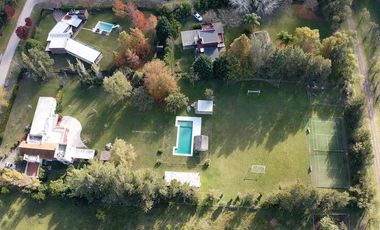 VENTA - Casa -5 dormitorios - Amenities - Los Raigales, Roldán.