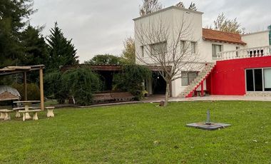 VENTA - Casa -5 dormitorios - Amenities - Los Raigales, Roldán.