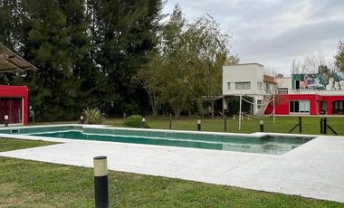 VENTA - Casa -5 dormitorios - Amenities - Los Raigales, Roldán.