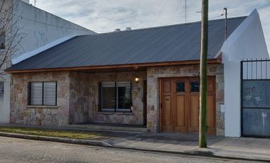 Chalet · 3 ambientes · garage · patio